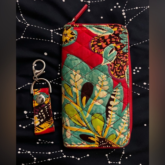 Vera Bradley Wallet and keychain - Picture 1 of 2